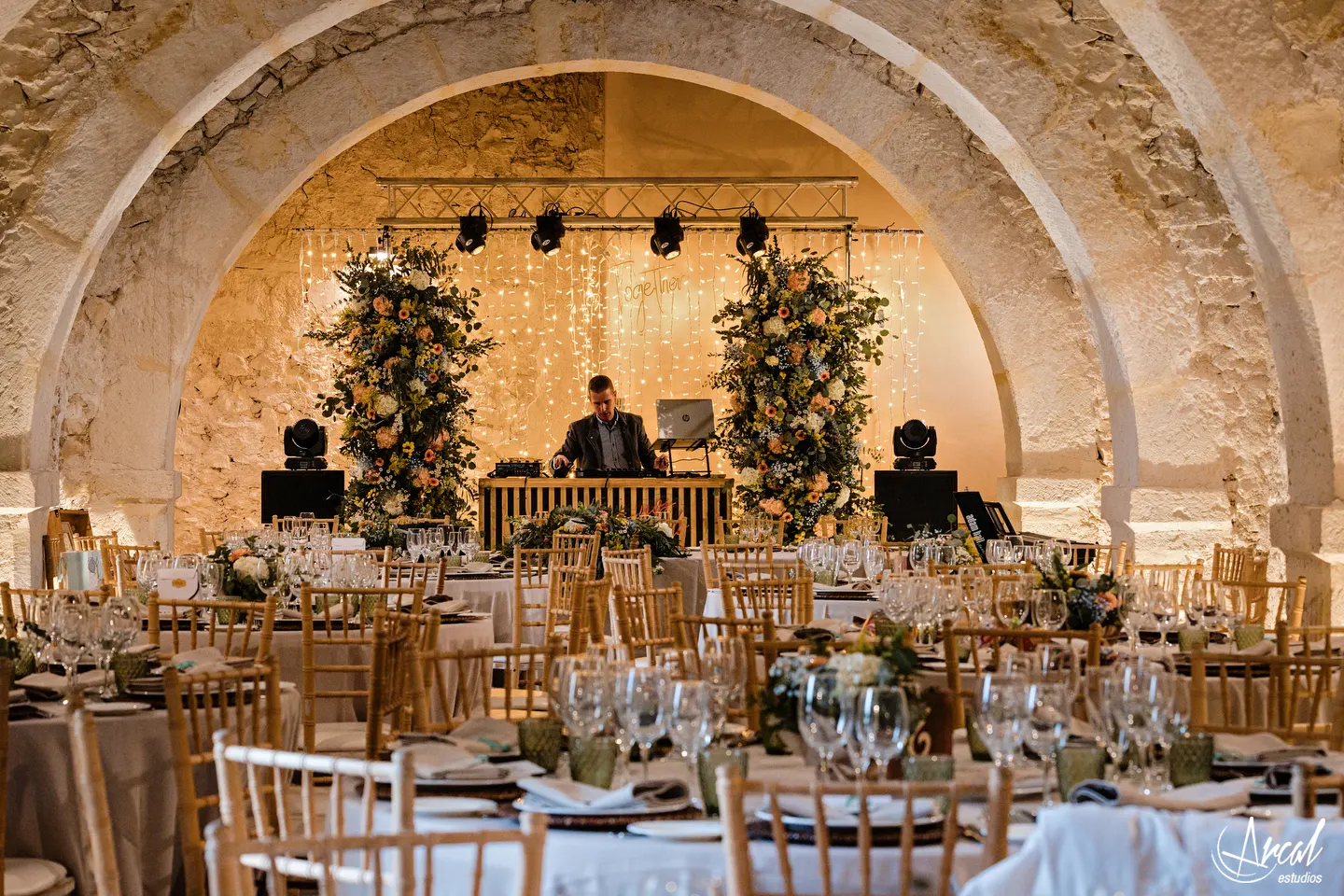 Banquete con música en directo en el Salón de Arcos